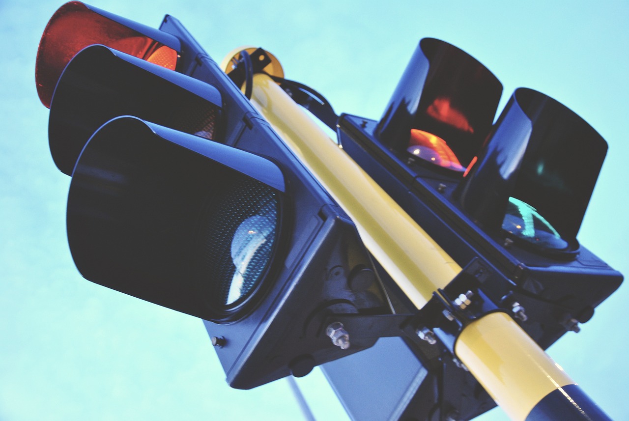 Artificial intelligence-based traffic lights do not work.  What went wrong?