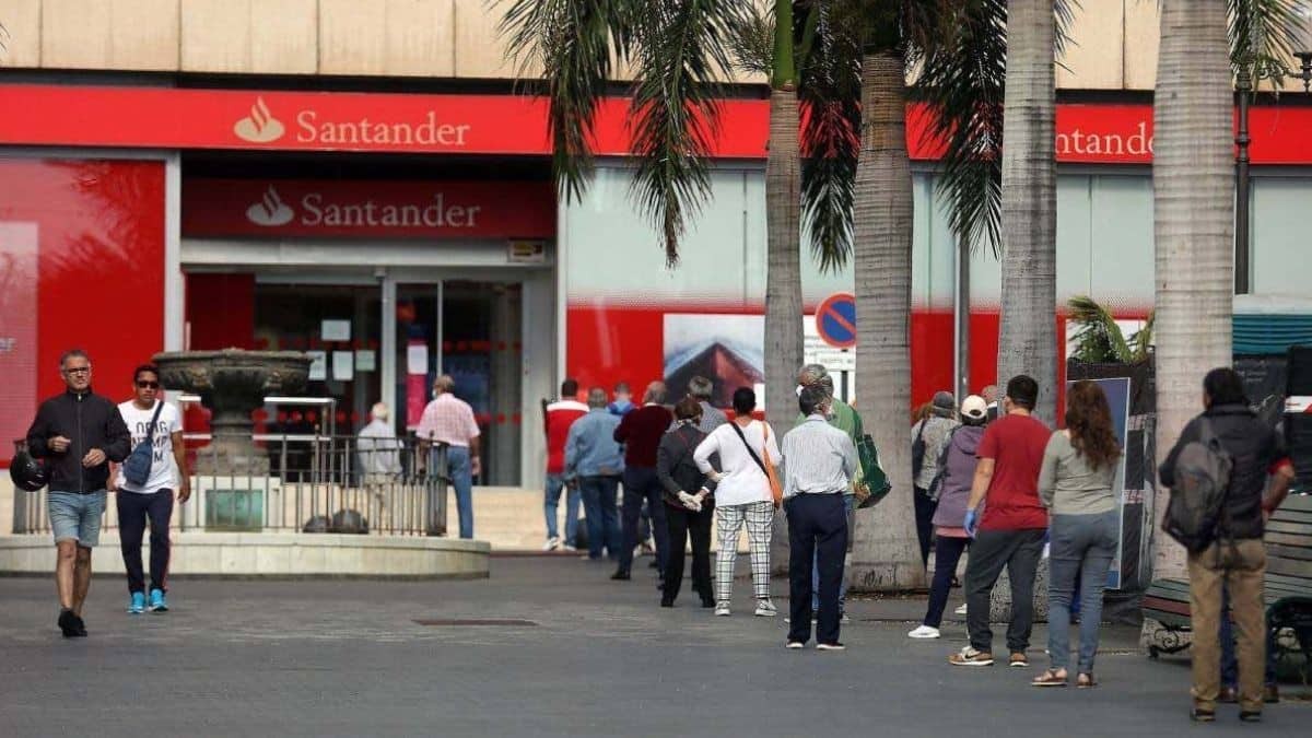 Banco Santander 'gives away' an iPhone 16 Pro or 400 euros if you meet these requirements