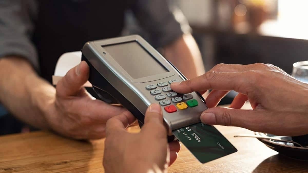 “Do you want a copy?” This is what you must answer, according to the Bank of Spain, when you pay with a card or mobile phone in a store.