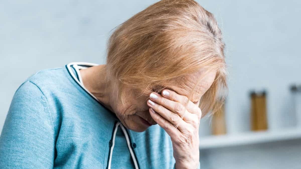 A 68-year-old employee loses her retirement pension after having contributed more than 21 years to Social Security