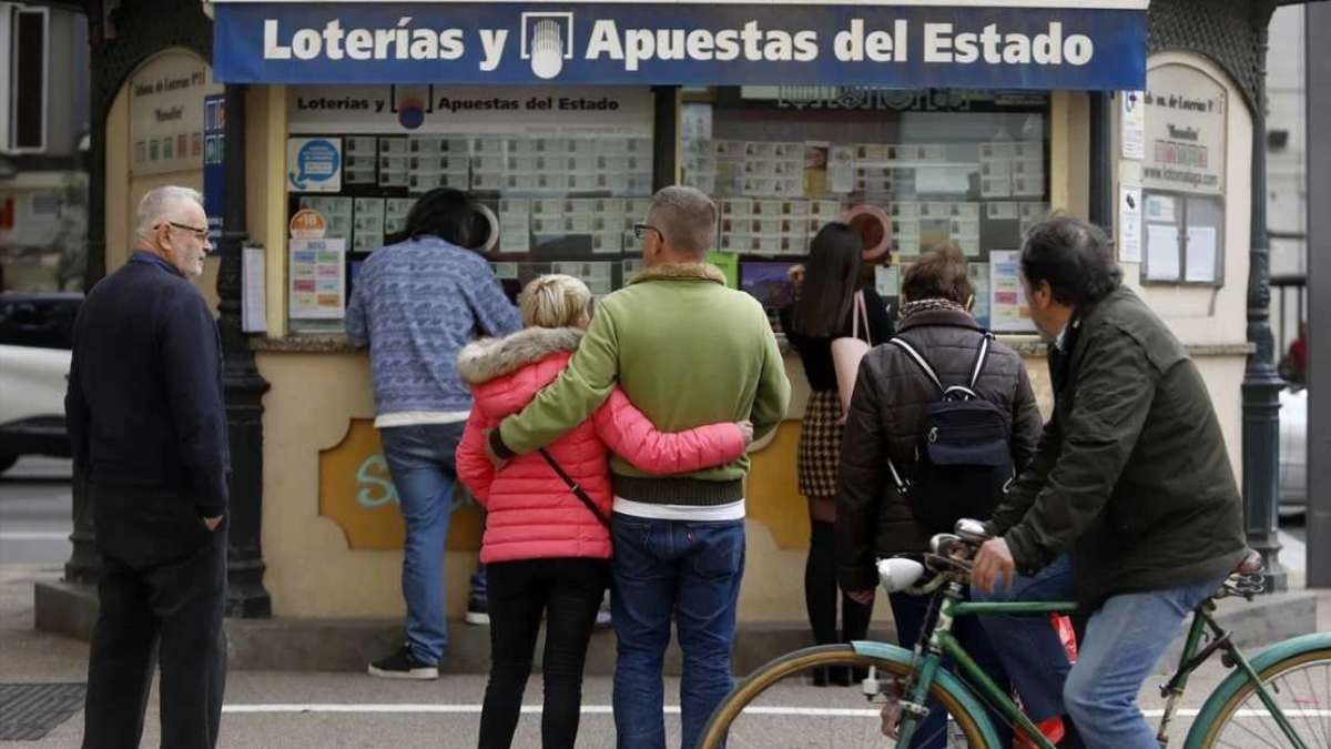 A couple wins almost 100,000 euros in the lottery and almost goes without collecting it because they thought it was a scam