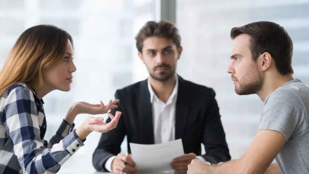 A mother donates several of her assets to her son and his sister sues him: the court cancels the donation because it goes against a previous will