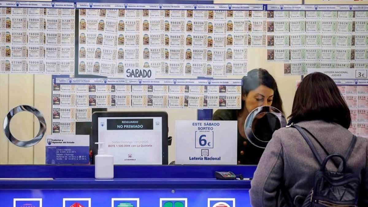 A woman who did not have money to pay for a house wins 20 million euros in the lottery and now does not know what to do with the prize