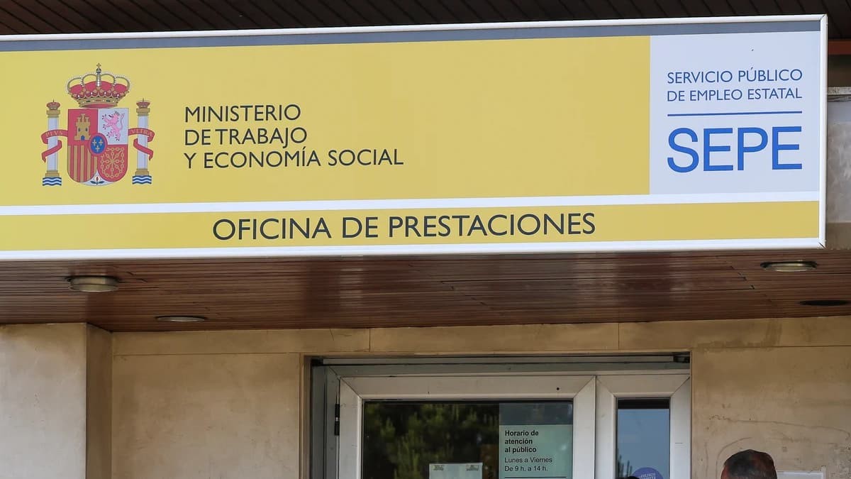 Can I collect the subsidy for those over 52 if my partner works?