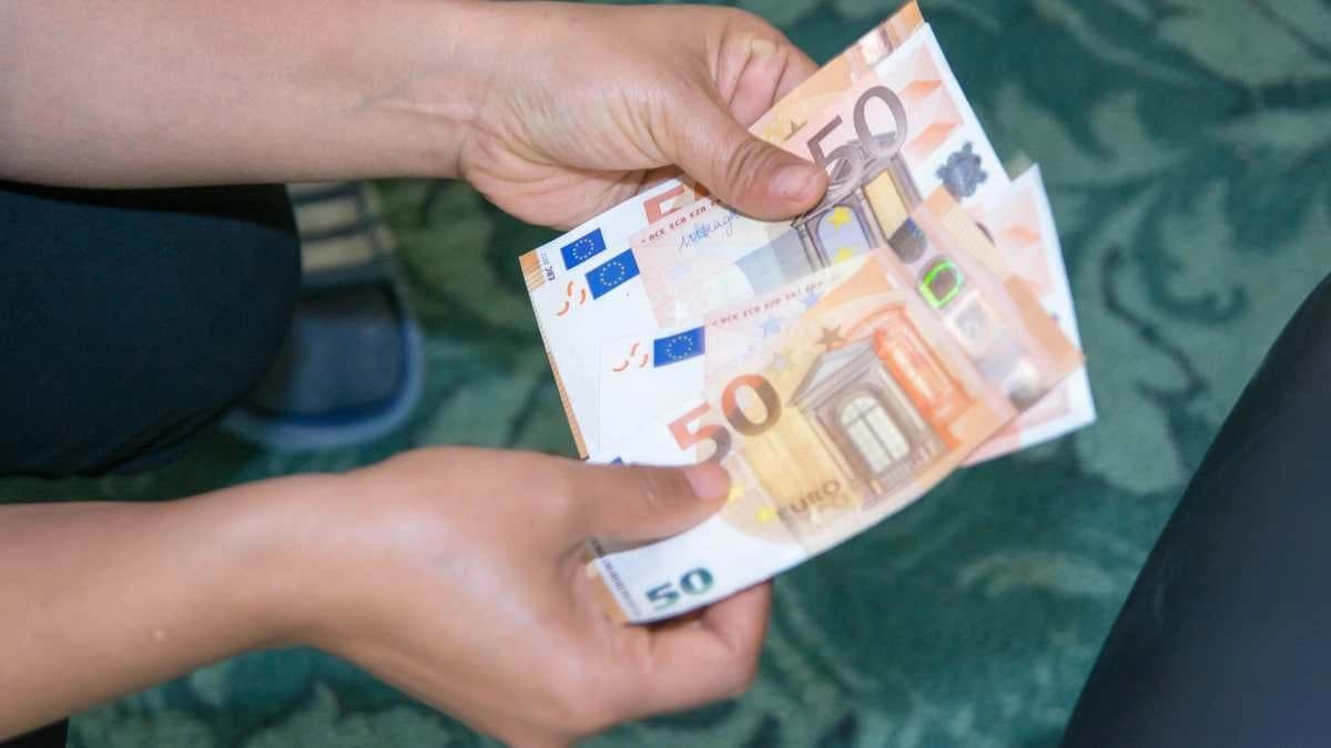 How much you should earn per month to not belong to the lower class in Spain, according to the OECD