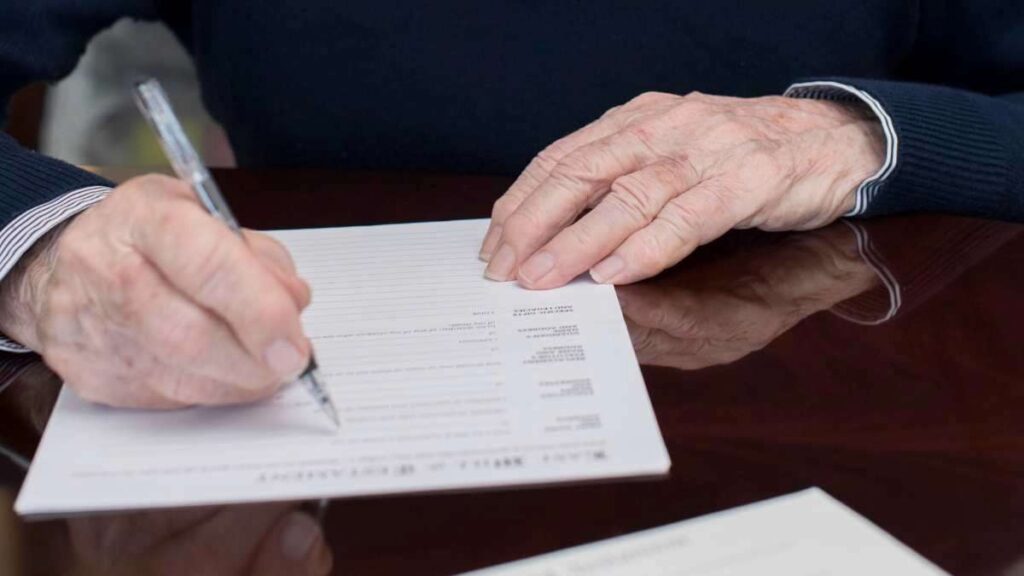 Justice validates the will of an elderly man with Alzheimer's who leaves one of his daughters as universal heir: the rest will only receive the legitimate part