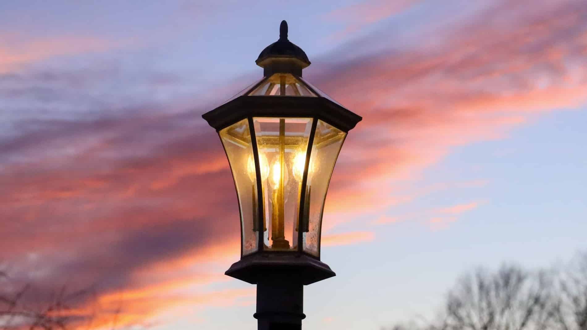 Price of light today Saturday, February 15 for hours: when is cheaper and more expensive