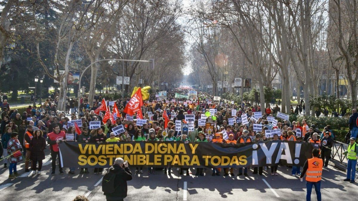 A demonstration travels through the streets of Madrid in defense of decent housing and against speculation