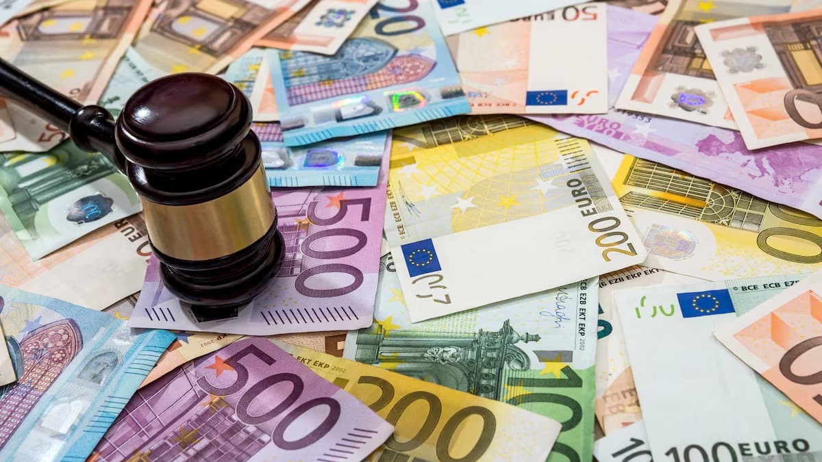 A father who earns less than 800 euros asks