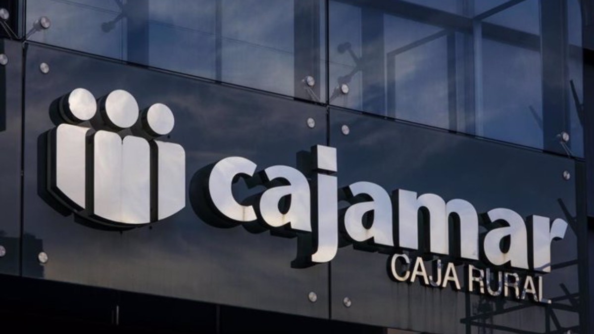 A marriage recovers 1,194 euros that Cajamar charged them for changing their pension plan to another bank