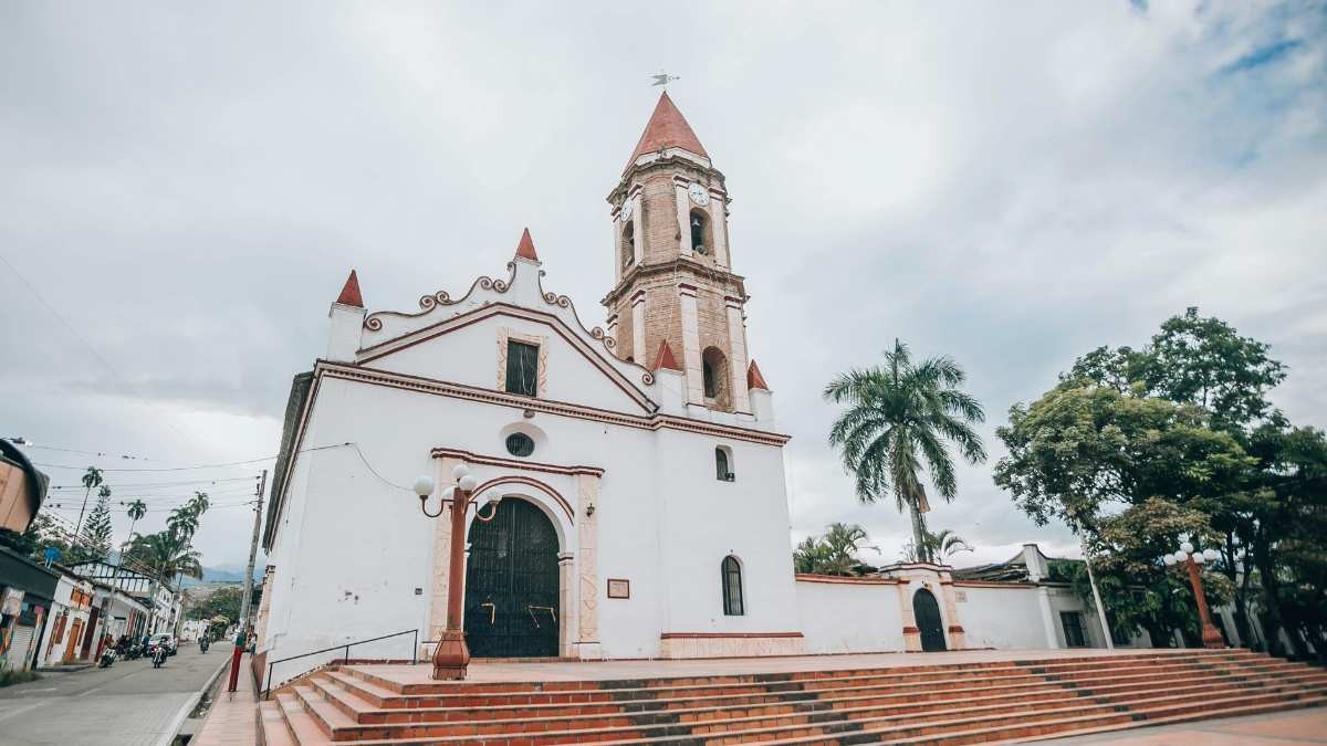 A priest leaves 300,000 euros in inheritance to an association to fix the Church that has not received a cent: the diocese transferred the money to one of its accounts