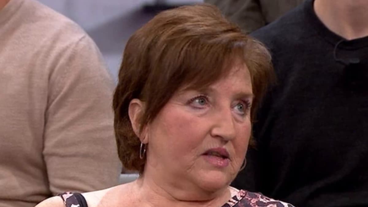 A woman from Badalona talks about housing prices: "I got to pay 1,046 euros from my floor winning 1,100 euros"