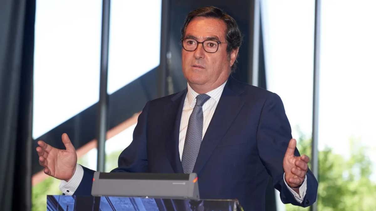 Garamendi says that he prefers that the Spaniards have "the money in the pocket" and call for "show" the taxation of the SMI in the IRPF