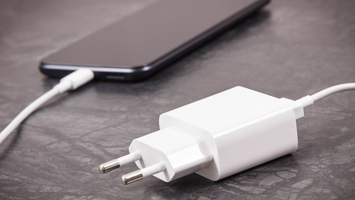 The ghost consumption of leaving your mobile all night could cost you 60 euros on the light bill