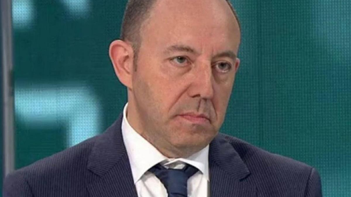 Gonzalo Bernardos (62 years old), economist: "When a worker charges 18,000 euros and has two jobs, it is unfair to pay IRPF"