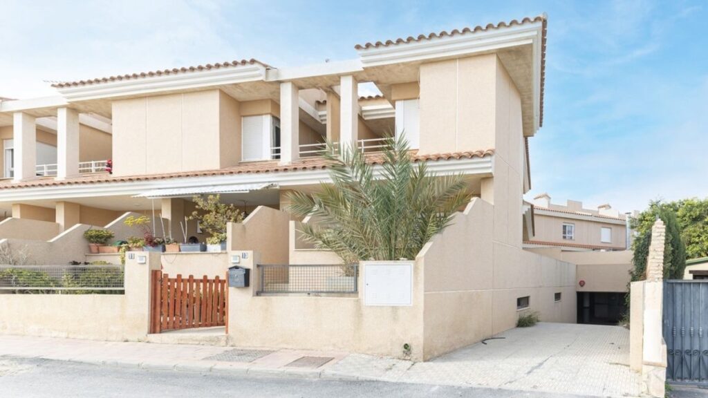 CaixaBank puts on sale a house, with 191 meters, 3 bedrooms and furnished kitchen, for only 18,300 euros
