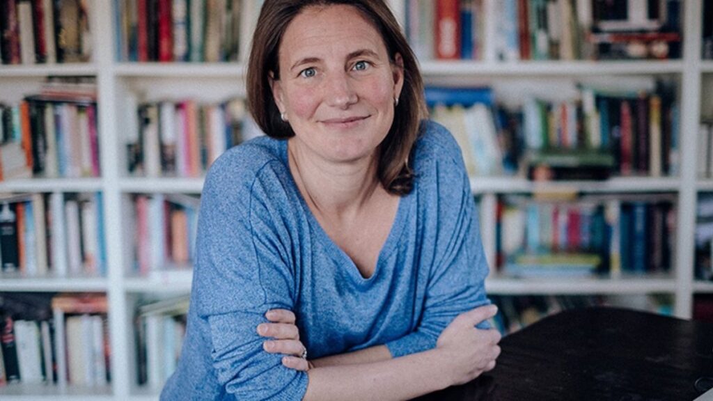 Natalia de Santiago, finance expert: "Many people live well from public pensions and although we complain, the pension system in Spain is very good"