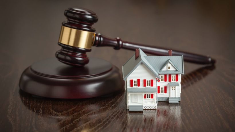 Judge deck simulating a case of housing mortgage in an inheritance