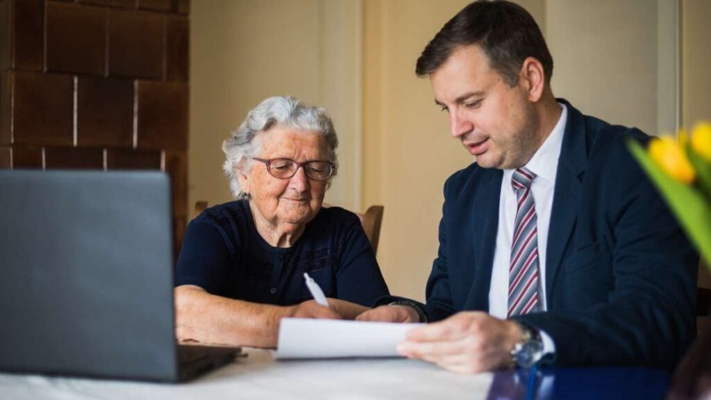 A mother donated farms to her son and granddaughter and after her death her other son claimed her legitimate because the inheritance was not enough: justice is right