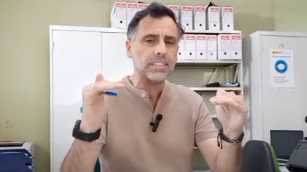 A Social Security official warns forest firefighters on early retirement: "They will have the same retirement as others"