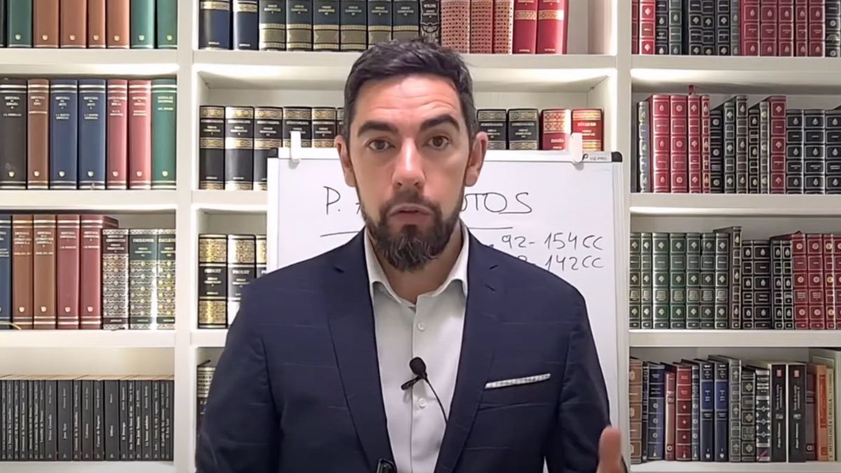An expert inheritance lawyer warns about making a will in a folio: "In no case do I recommend them, only in cases of extreme need"