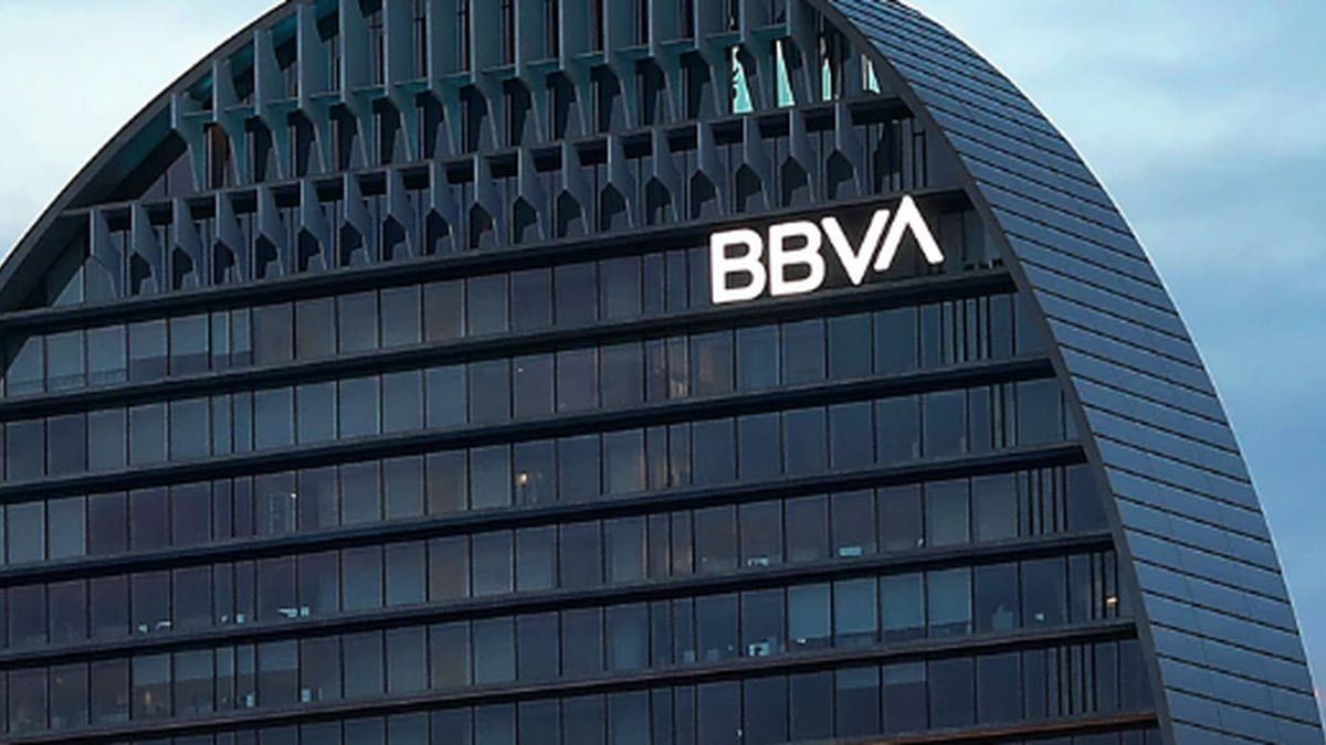 BBVA decides to keep the OPA on Sabadell and now wait for the approval of the CNMV