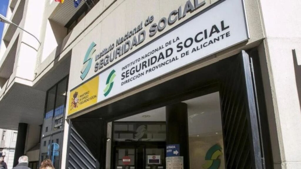 Social Security denies the permanent disability pension to a social worker with trauma and multifactures because his activity "does not require great efforts"