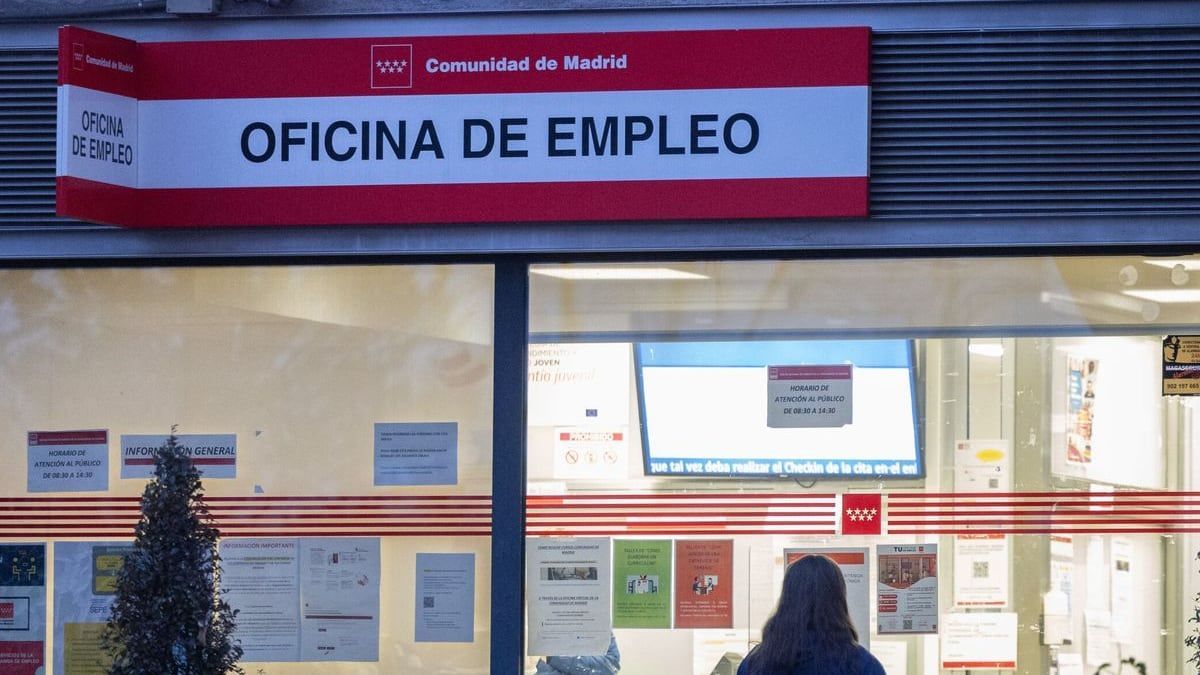 A man must return 5,141.01 euros to the SEPE for not communicating that he traveled abroad to take care of his mother while charging the unemployment benefit
