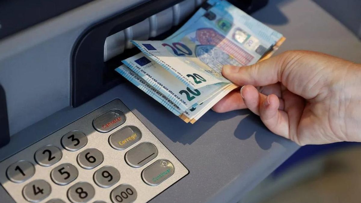 With these banks you can get money at any free cashier