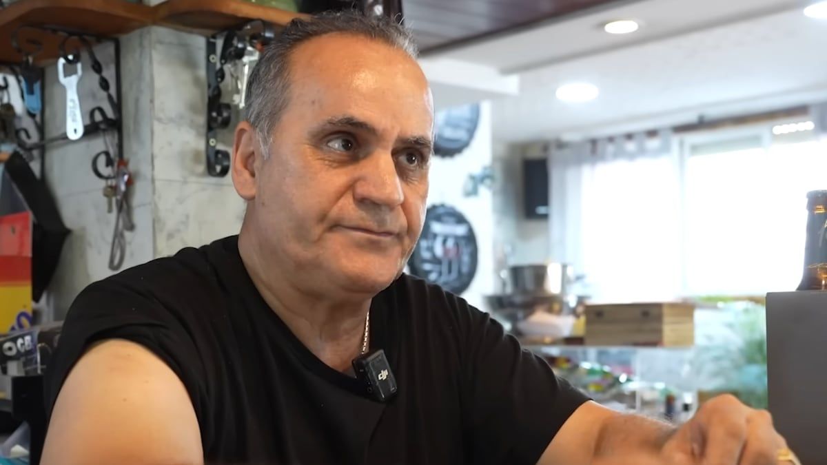 An owner of a bar talks clear about the business: "I invested more than 60,000 euros and I am still paying debts ... you don't get rich, you just survive"