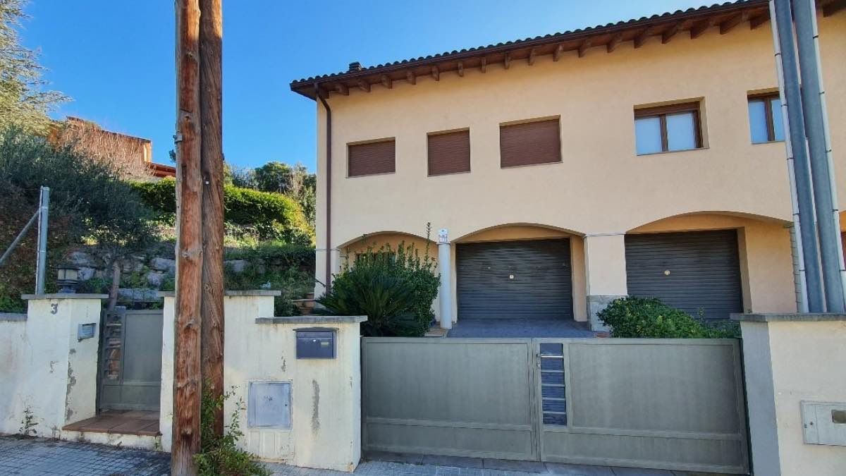 BBVA puts a villa with 254 meters, 4 bedrooms and garage for 40,000 euros