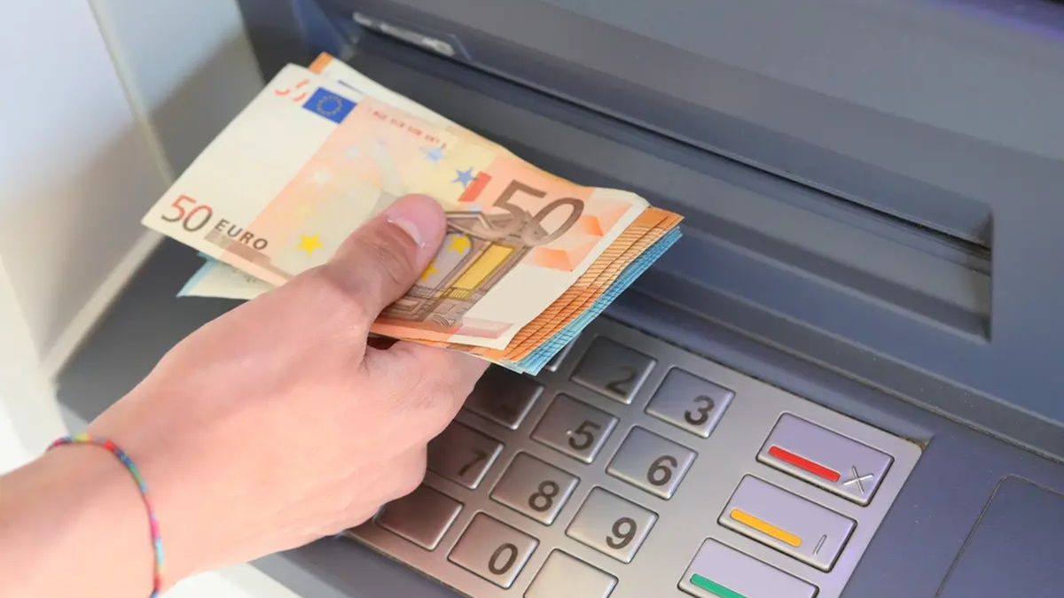 The end of the free young account: the age at which banks begin to charge commissions