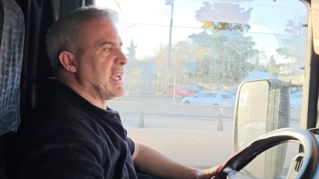 A veteran truck driver does not cut when talking about what he earns on the road: "To get 1,500 euros clean, you leave your life; In international are 2,800 or 3,000, but you don't see your family "