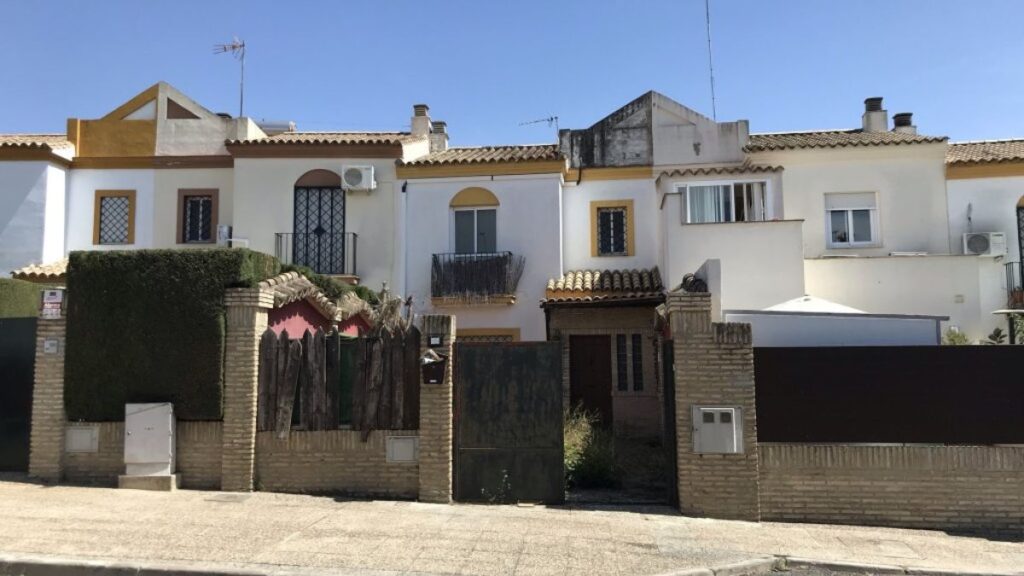 CaixaBank puts on sale a house with 197 meters and 6 bedrooms, for only 25,000 euros