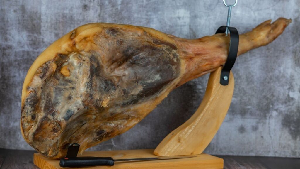 Carrefour lowers the price of 100% Iberian acorn ham and gives a 20% discount