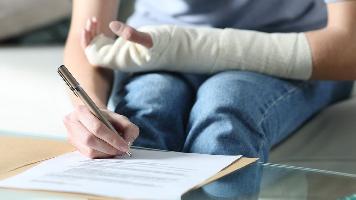 Is 100% of the salary charged while you are low due to common illness?