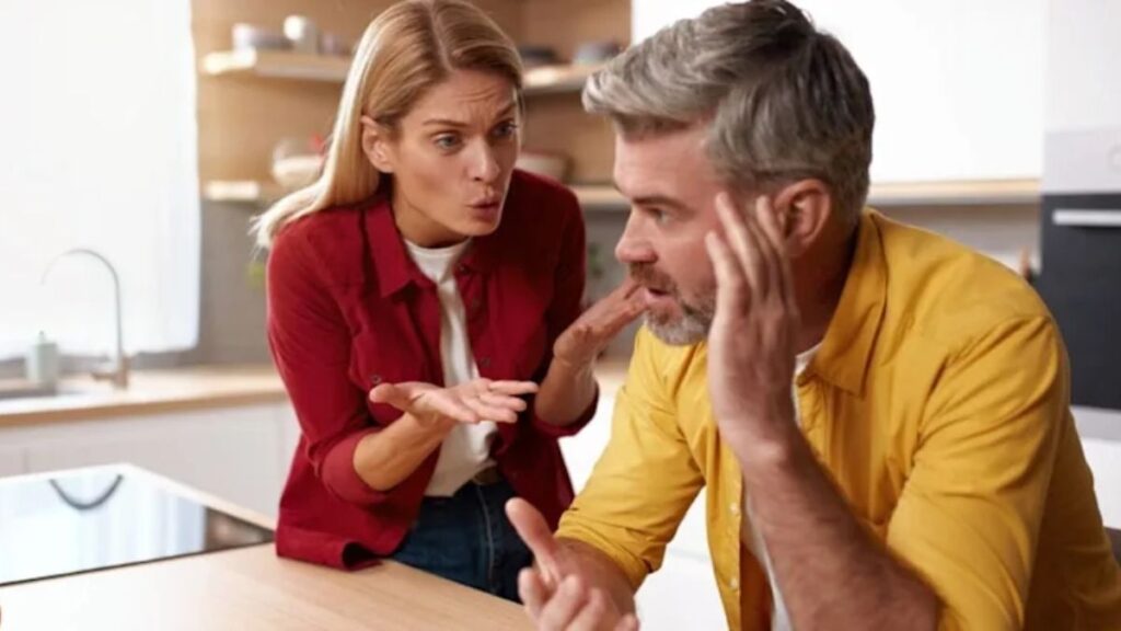 A woman discovers that her husband gave 10,000 euros to her in -laws and accuses her of financial infidelity: “Do not work 60 hours a week for this"