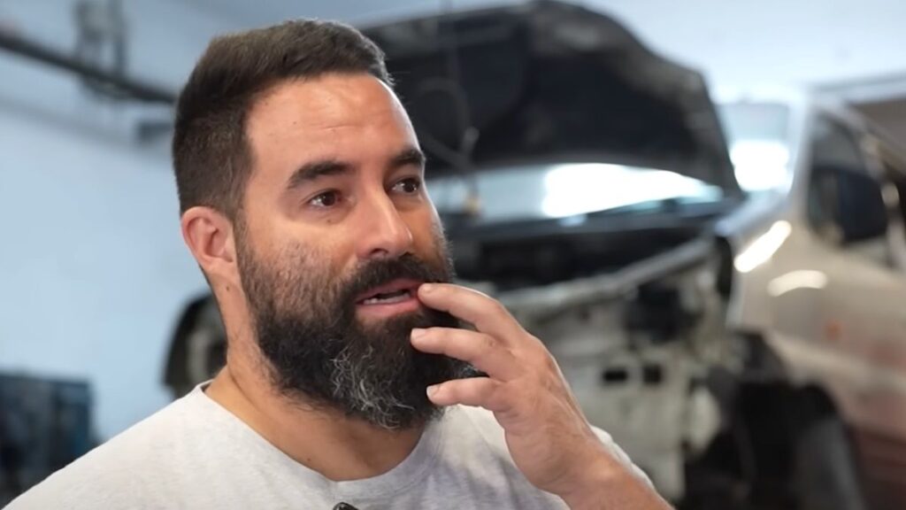 A mechanic is not cut and confesses the reality of having a workshop: "I have had two children and the loss of paternity was two days"