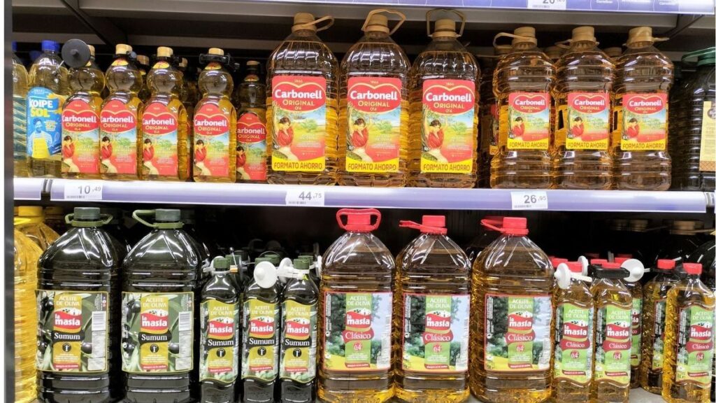 Carrefour reduces the extra virgin olive oil by its customers: less than 4 euros a liter