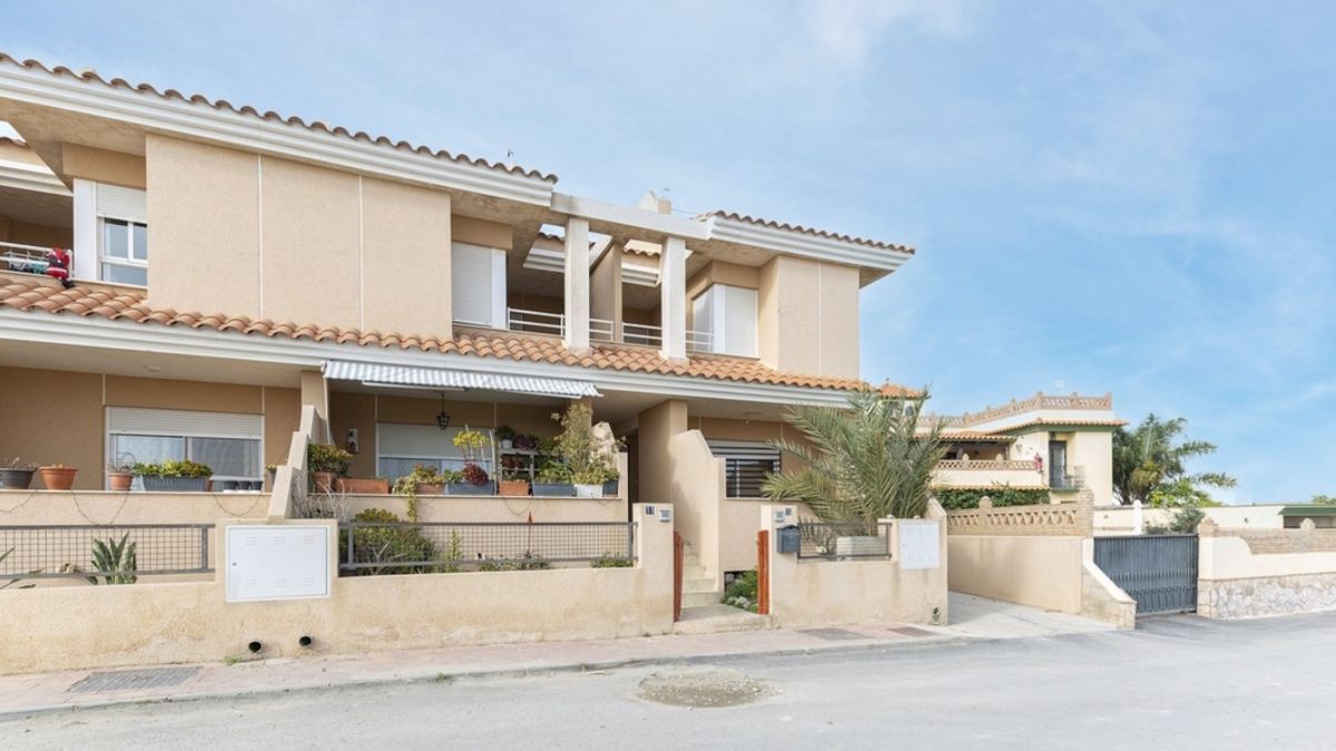 CaixaBank puts on sale a villa with 267 meters, 4 bedrooms and kitchen furnished for only 41,400 euros
