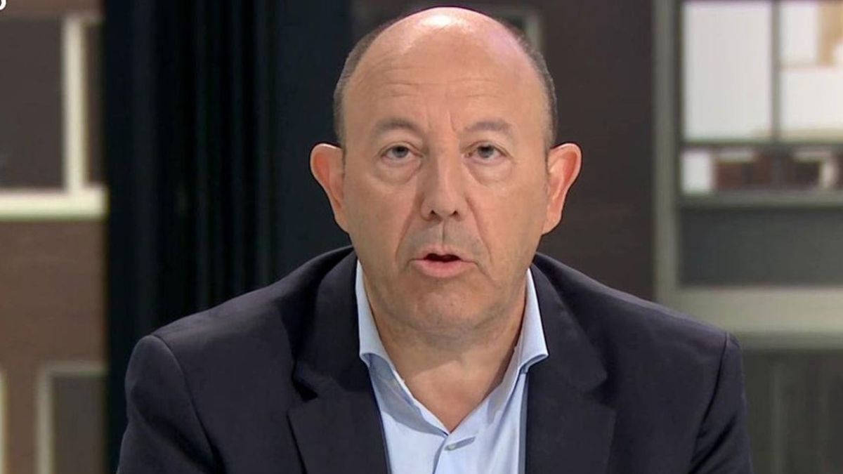 Gonzalo Bernardos, economist: "Do not be fooled by those who say that with a salary of 2,000 euros they have bought several floors"