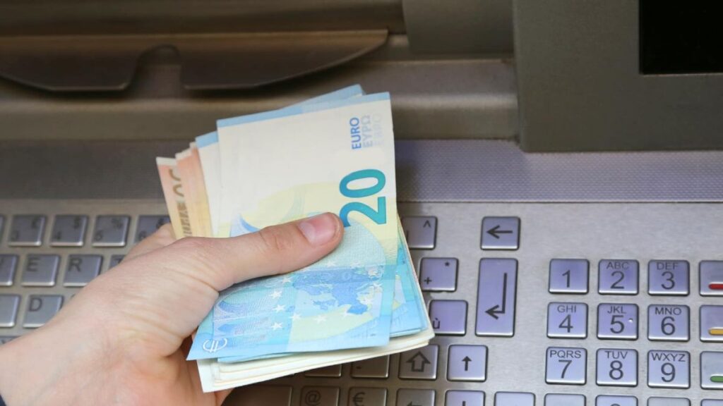 When unemployment is charged in October 2025: Banks and Sepe dates