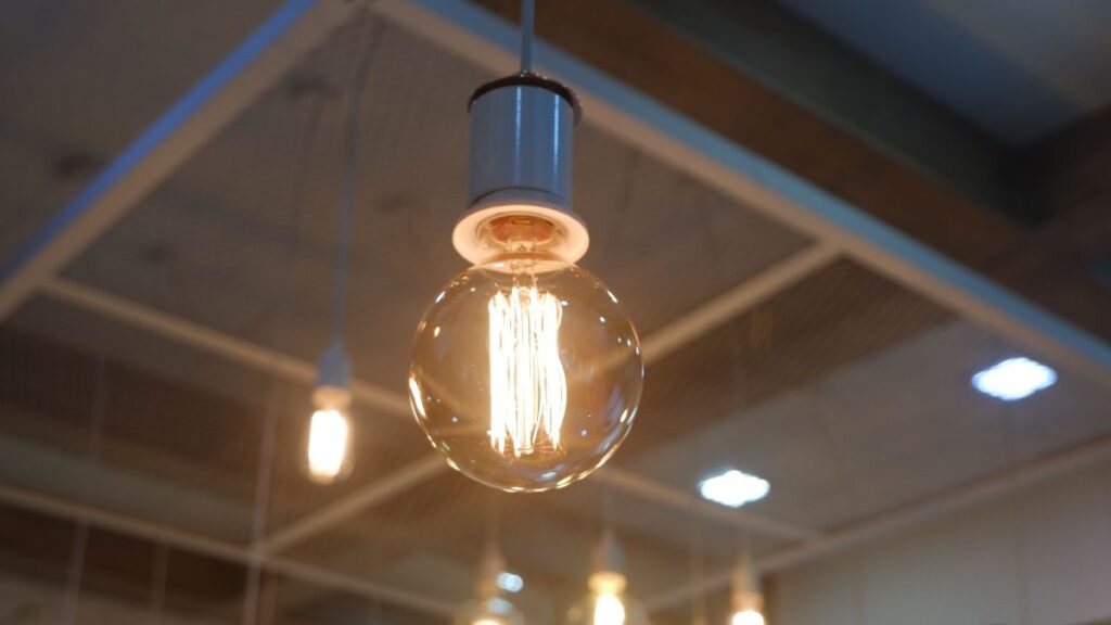 The price of light today, October 2, 2025: the cheapest hours and faces within the PVPC