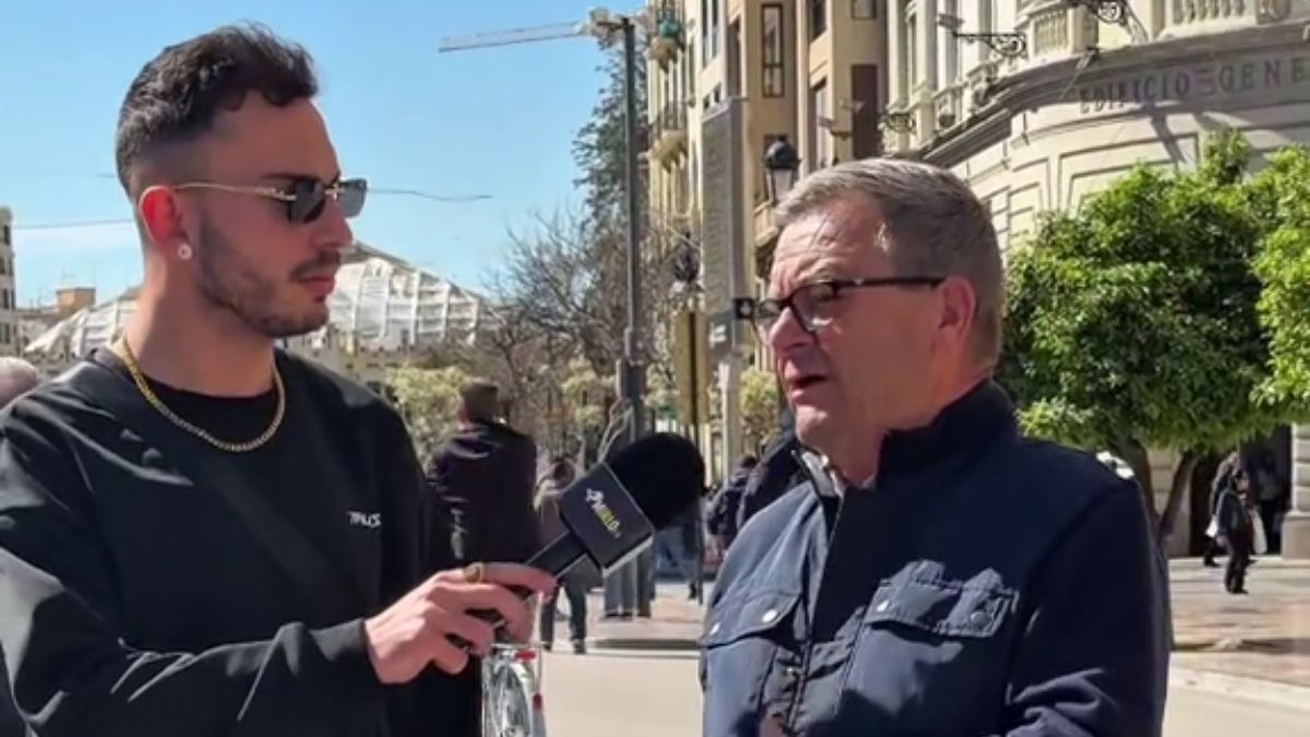 A retiree without hair on the language over young people: "They will have to pay the debt we have in Spain of an irresponsible government. They will not have the opportunity to have a home or have a good job"