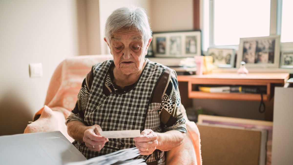 A grandmother excludes her two granddaughters from the will for abandoning her and not caring about her: the court validates it and they are left without an inheritance