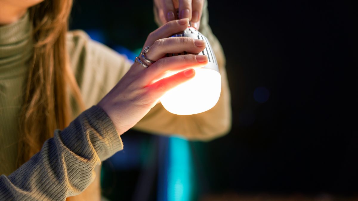 The price of electricity today, Sunday, October 12, 2025: the cheapest and most expensive hours within the PVPC