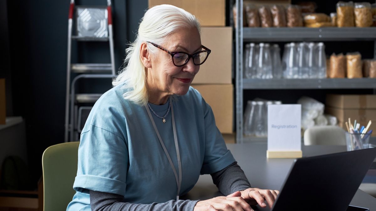 Rita (58 years old) speaks clearly about her job: “I earn a salary of 4,600 euros per month without having any studies”