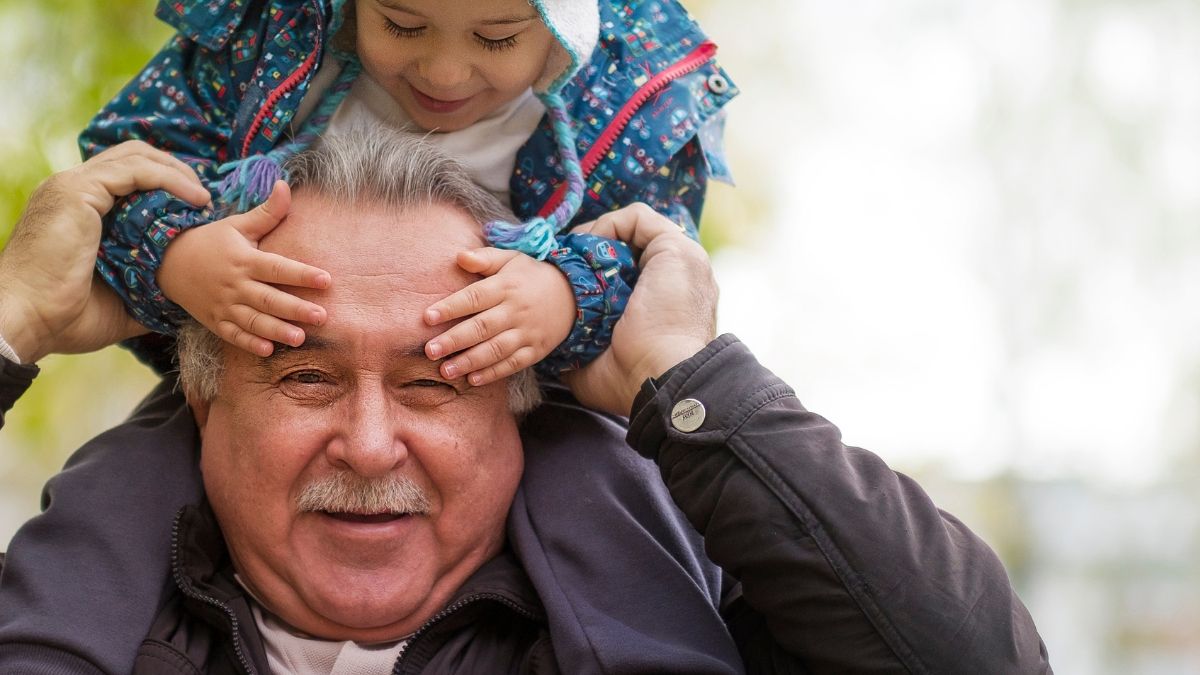 The solution to save retirees' pensions is to pay a monthly salary to children from 6 years old