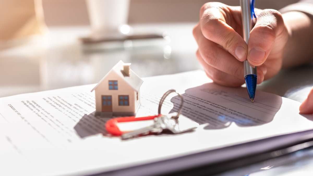 If you buy a rented home, you will not be able to kick out the tenant, except for an exception that must be included in the contract.