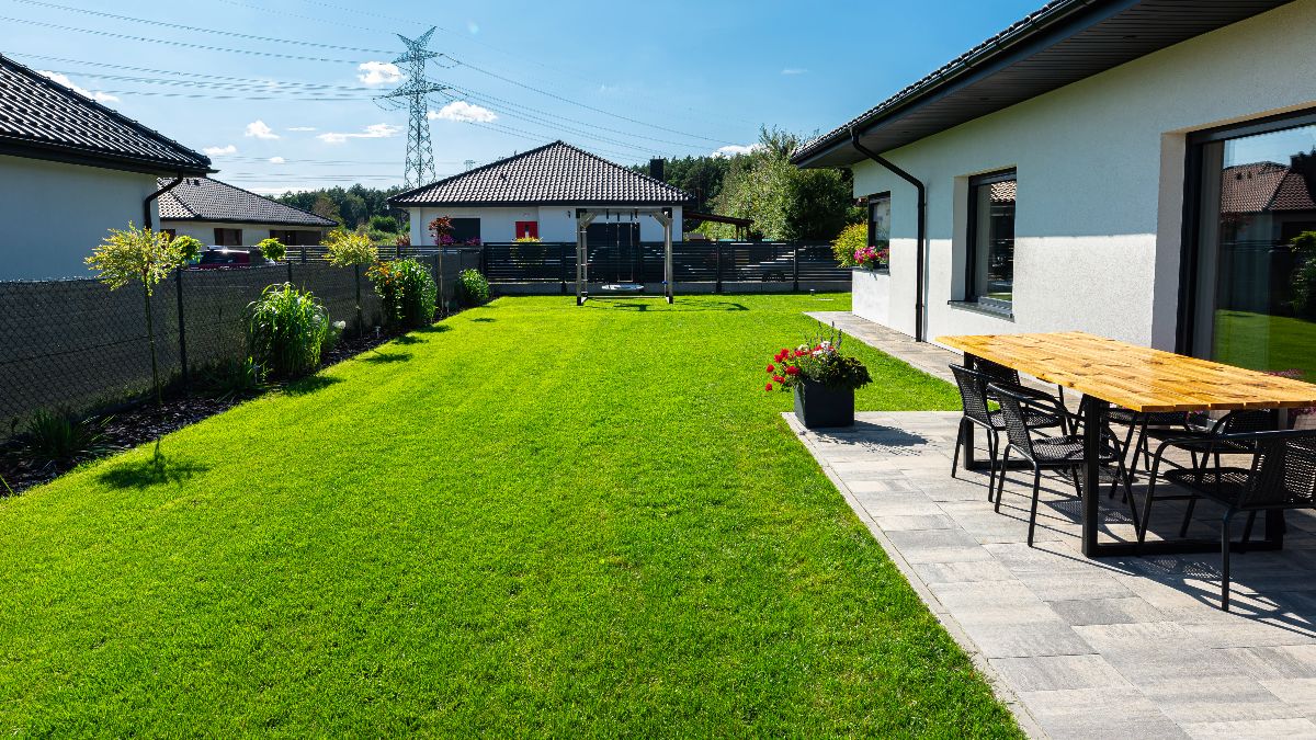 A woman manages to keep part of her cousin's land after 50 years of using it as a garden: the heir wanted to get it back, but justice confirms that it belongs to him by use